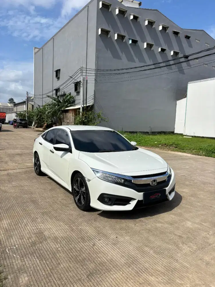 Honda Civic Turbo sedan 2017 bekas murah putih
