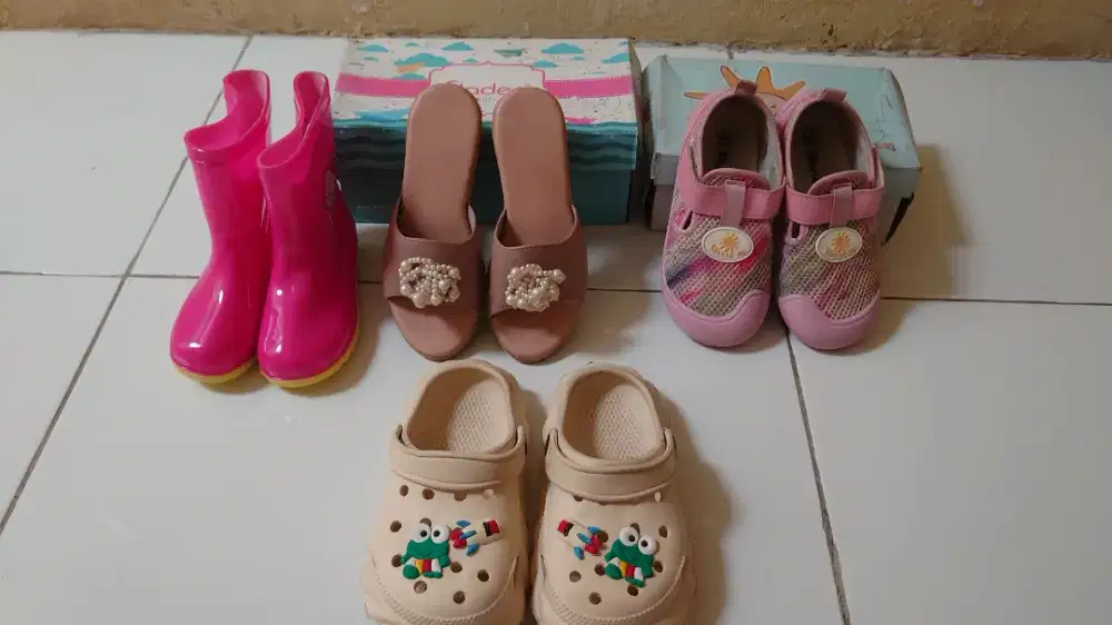 Sepatu dan sandal preloved