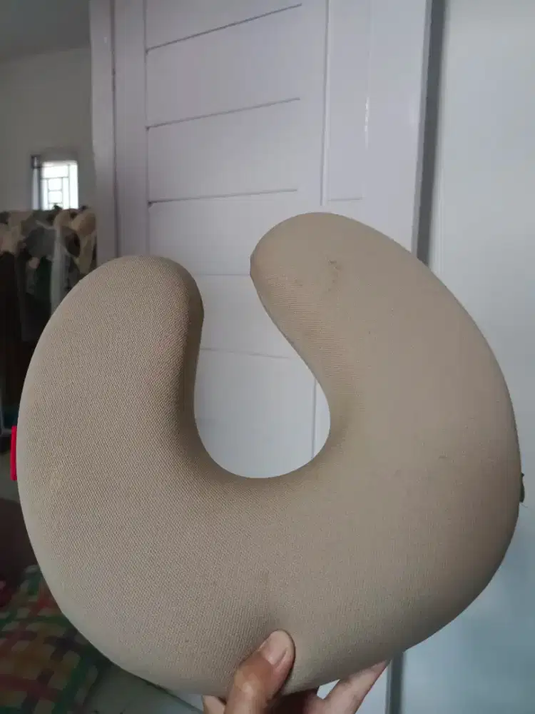 Bantal Leher Warna Coklat Muda