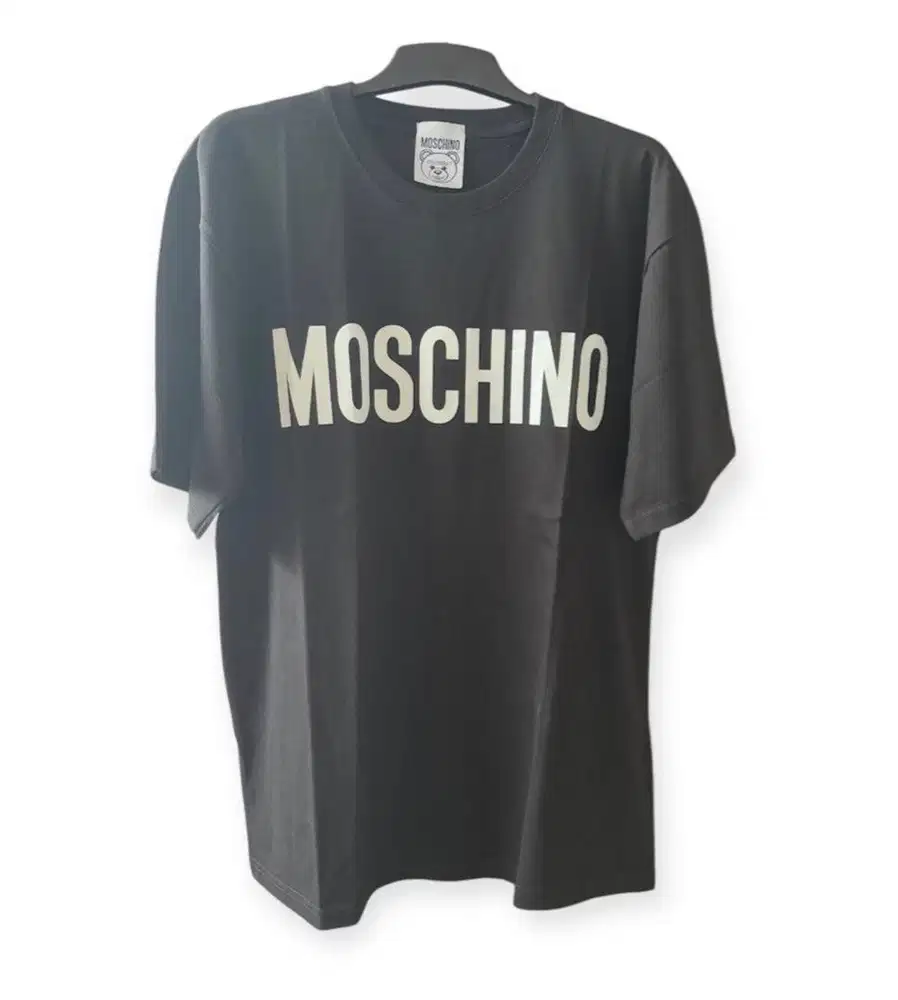 Kaos tshirt preloved bal warna hitam size 74x57 moschino