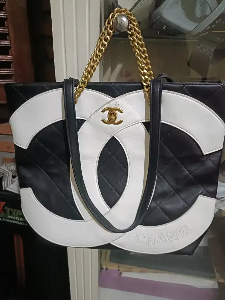 Tas sandang Tote Merk Chanel