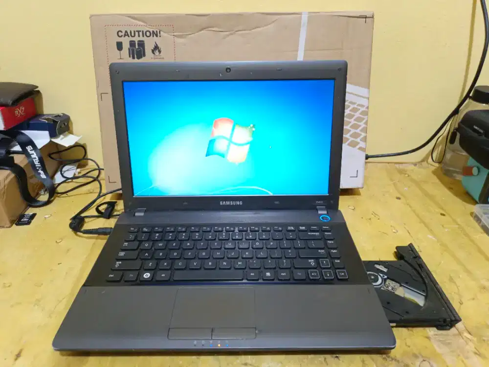 Edisi BU Laptop Samsung RV413 Amd E-450 Ram 2Gb Hdd 320Gb Ada VGA