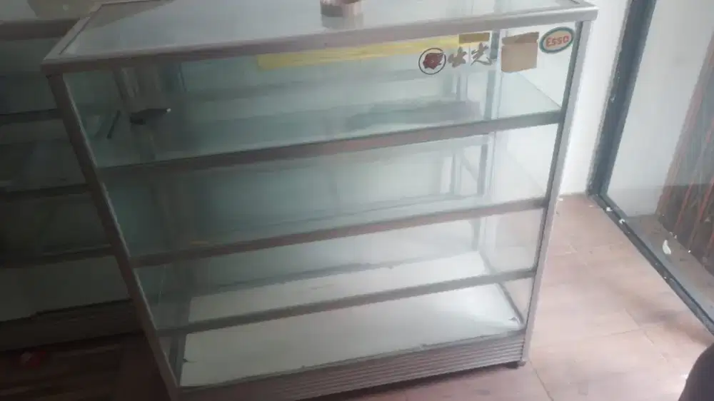 4 Etalase bekas pake , kondisi minus kotor gak dipake lagi