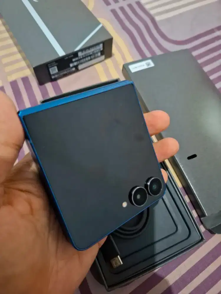 Samsung Z Flip 7 12/512 gb bekas