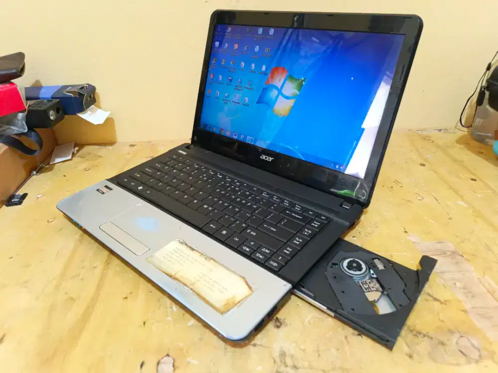 Laptop Acer Aspire E1-421 Amd E300 Ram 2Gb Hdd 320Gb Jual Cepet Aja