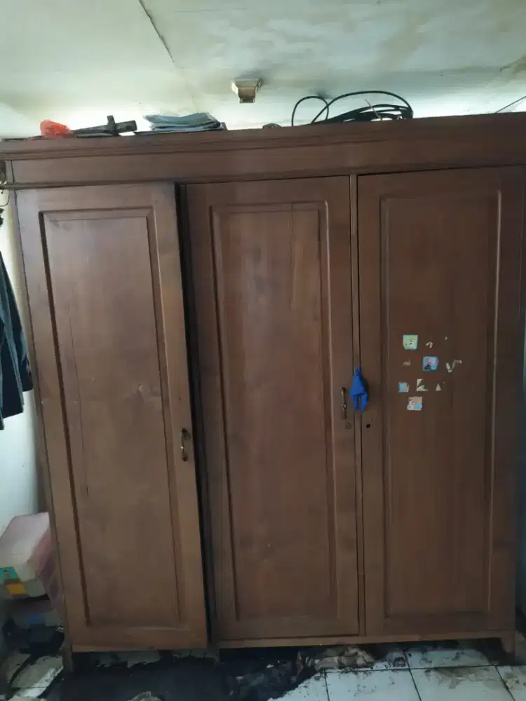 Lemari jati 3 pintu
