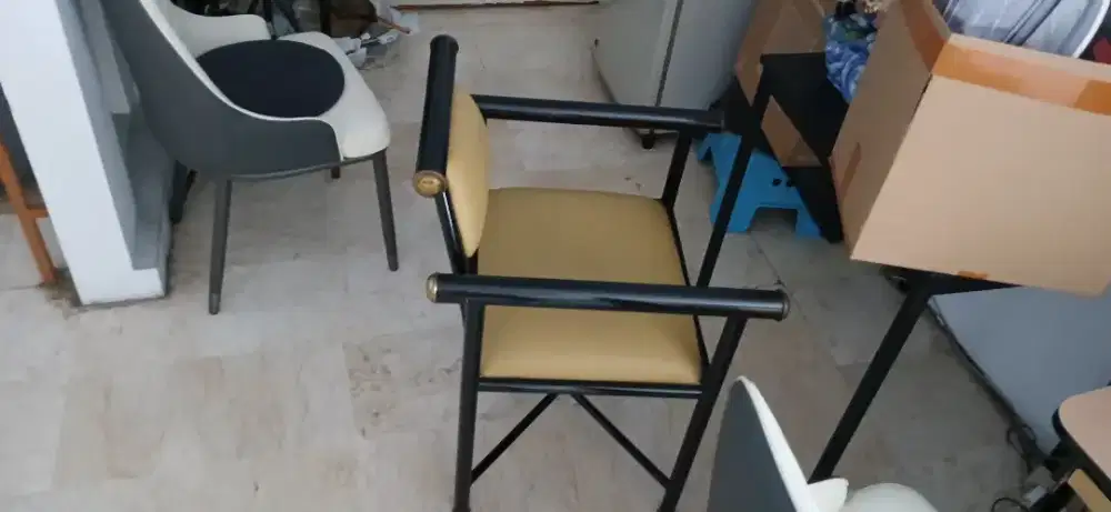 Kursi besi 2 pcs berkas