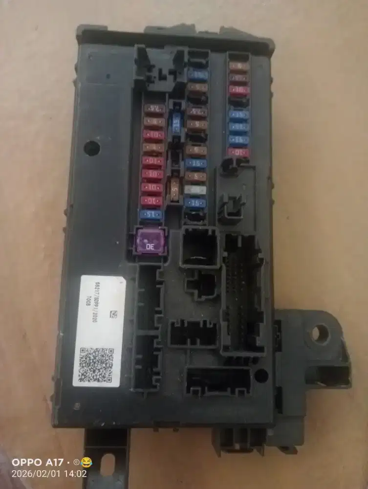 Di jual fius box Ayla 1.2 tahun 2018