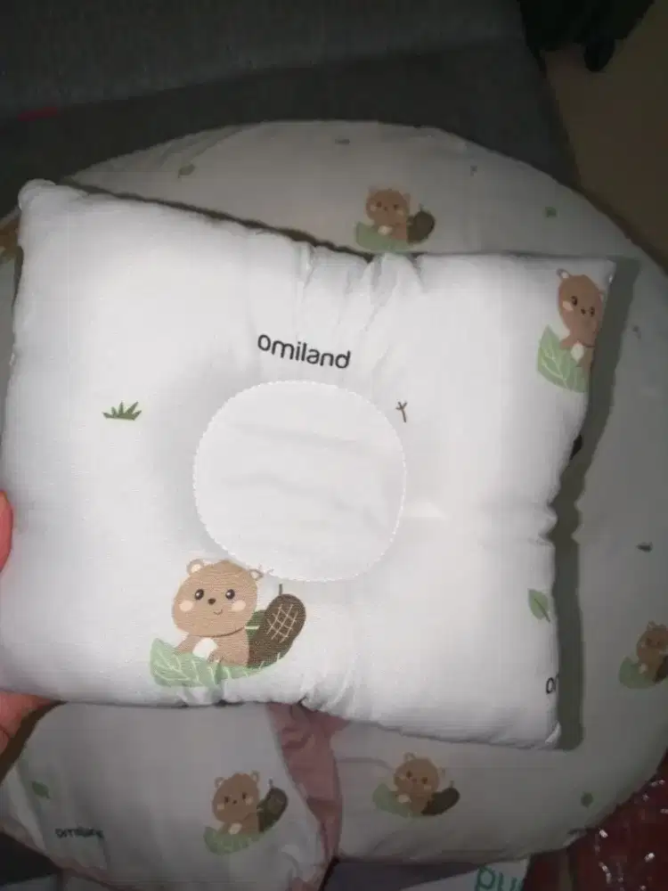 Bantal menyusui bayi