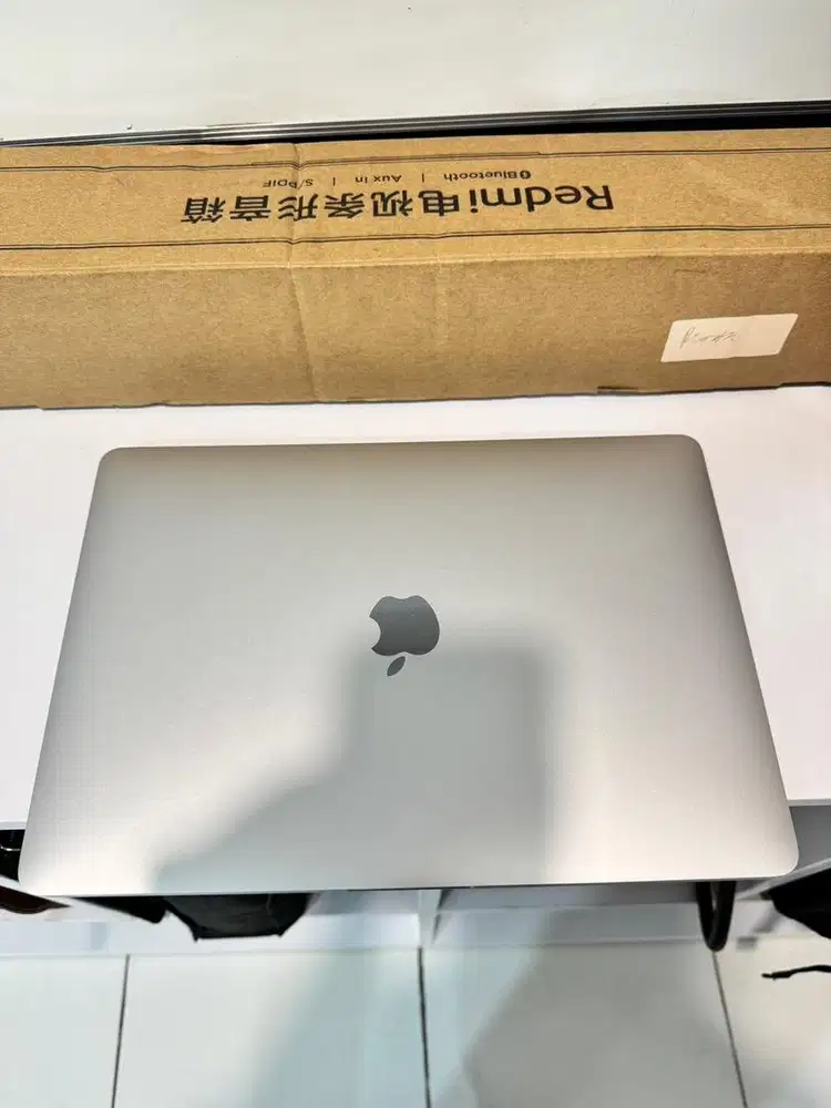 Macbook Pro 2020 • i5 • 8/256GB