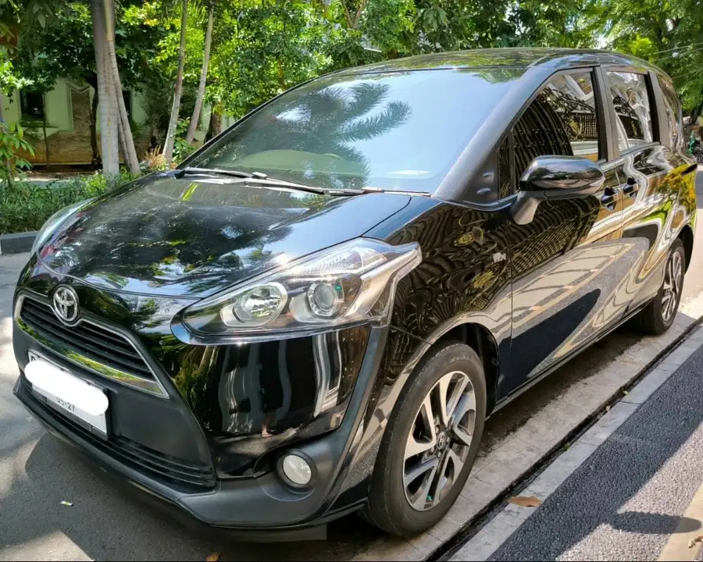 Toyota Sienta 1.5 V 2017 M/T