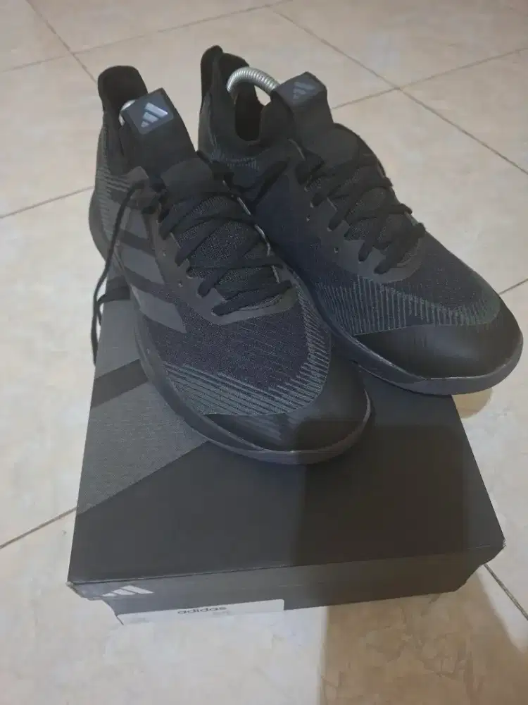 Sepatu Adidas Fitness