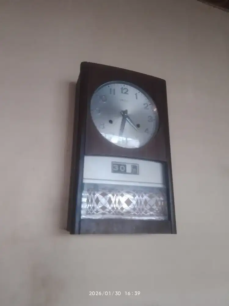 JAM ANTIK BARANG KESAYANGAN