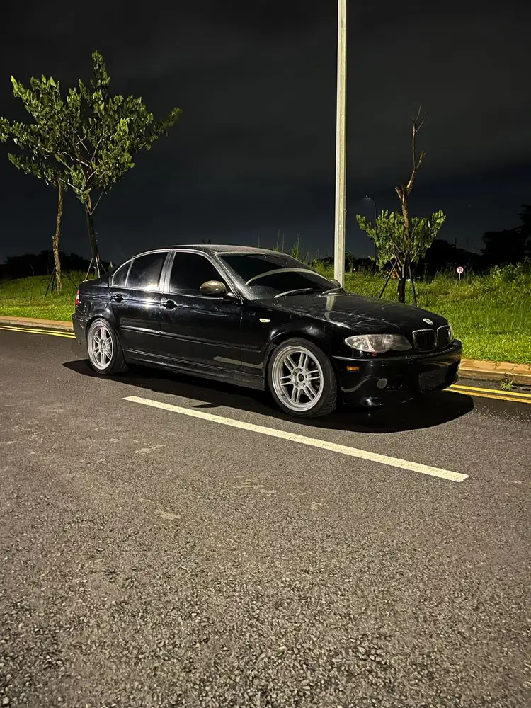 BMW 318i 2002 Bensin