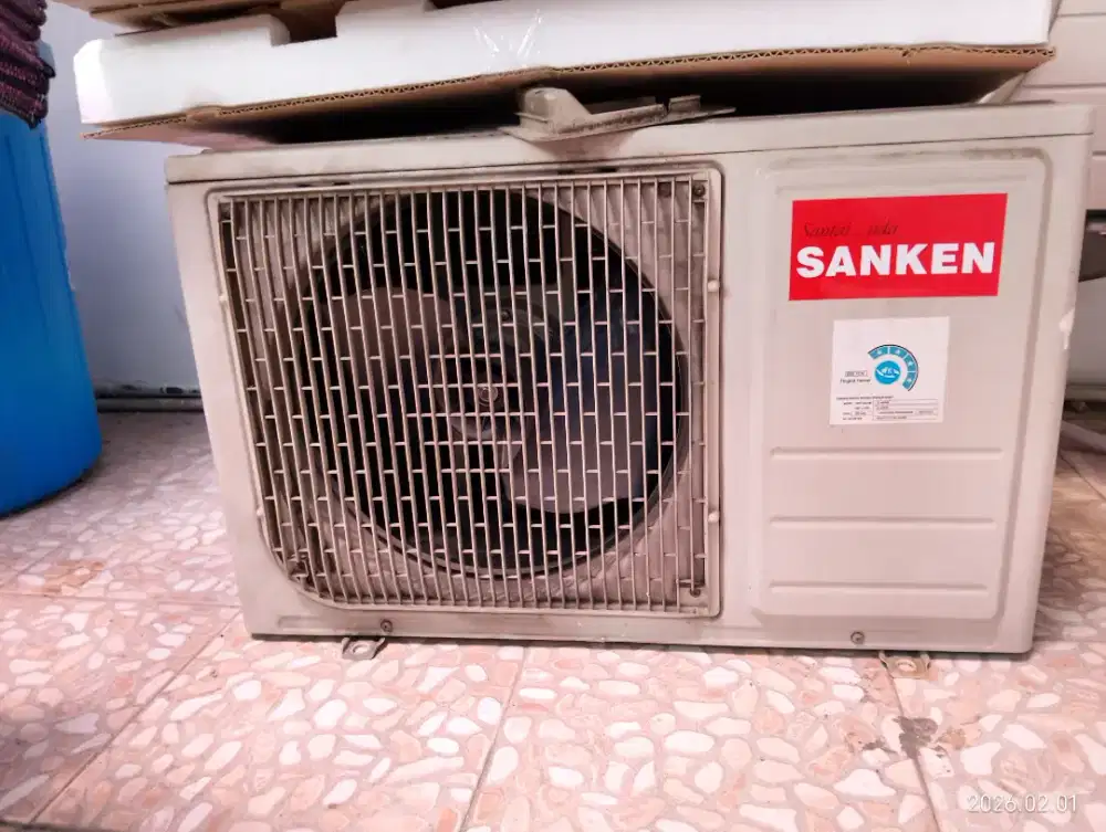 jual ac sanken setengah PK, nyala, outdor berisik n tdk dingin