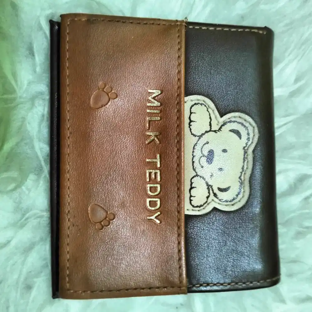 dijual rugi
dompet lipat
cocok untuk ABG
milk teddy
Banyak ruang