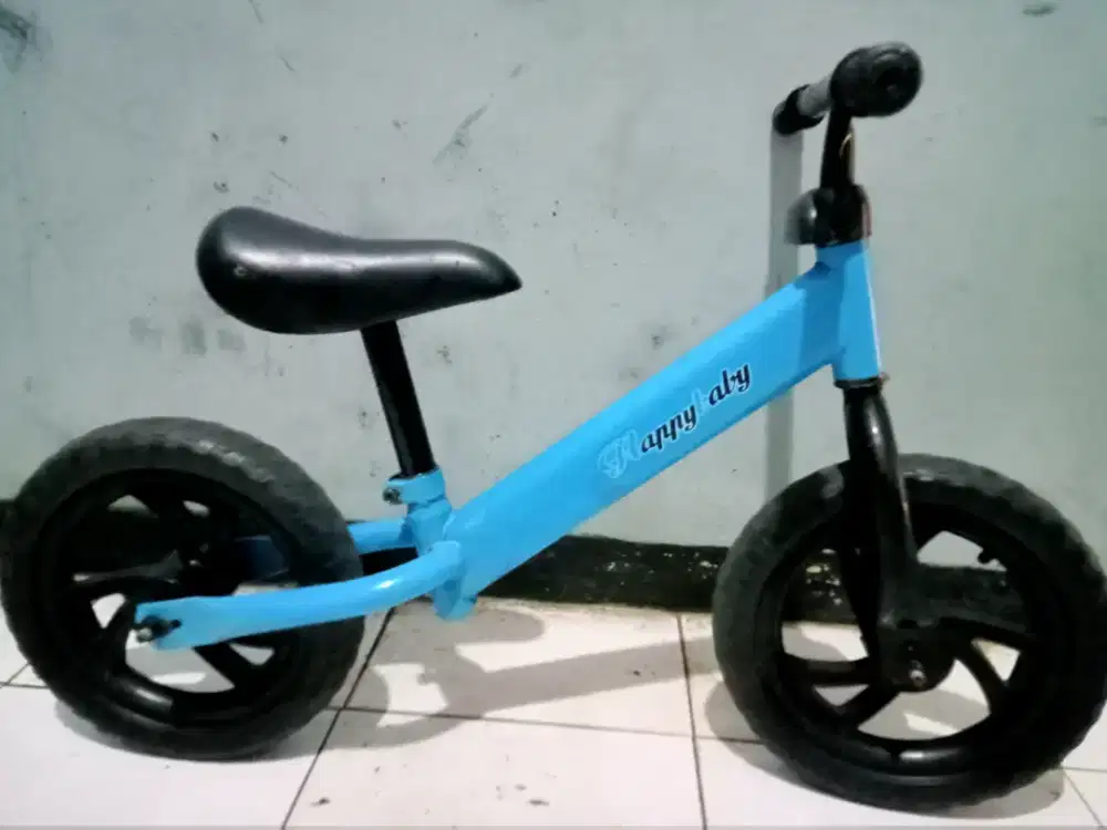 Dijual sepeda balance bike Tampa pedal anak masih bagus tinggal pakai