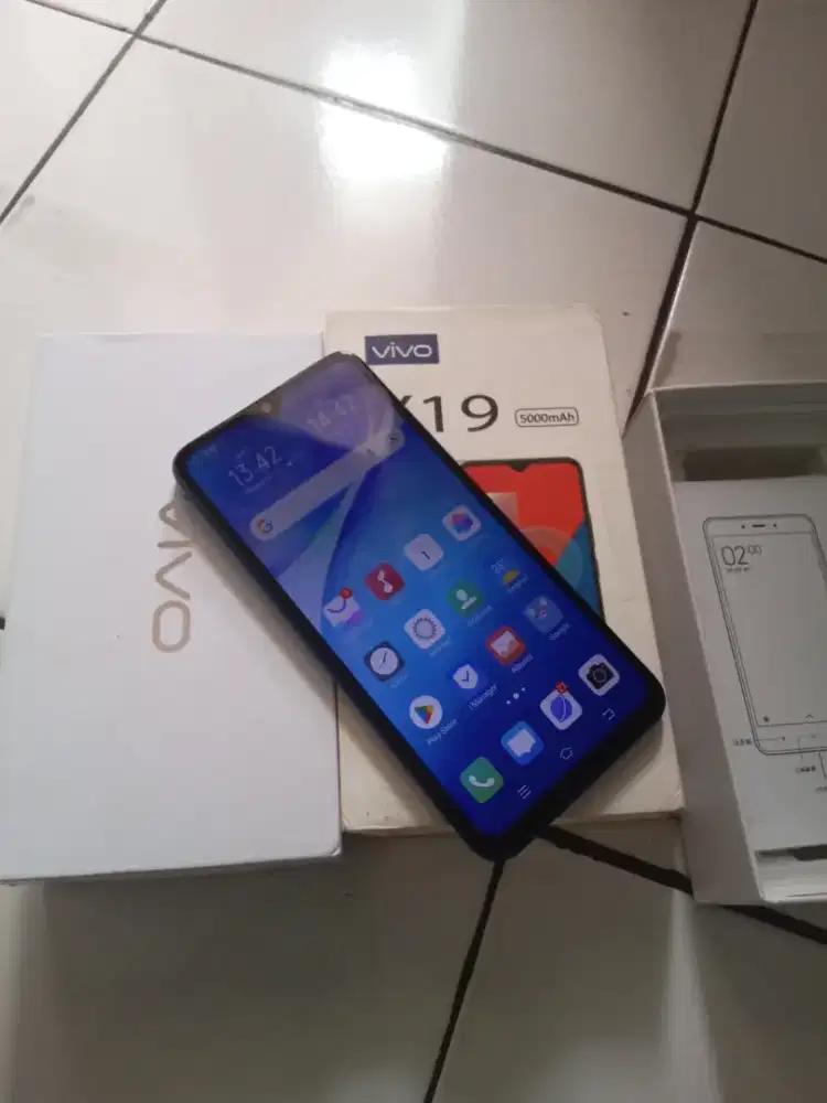 Vivo y19 8/256 HP dus aja