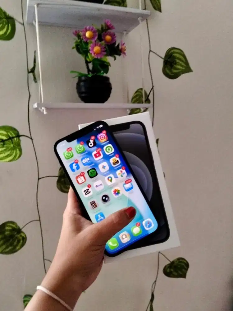 Iphone 12 64gb Lengkap mulus