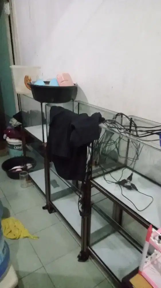 Jual 2 set aquarium PLT  50/30/35 lem hitam.