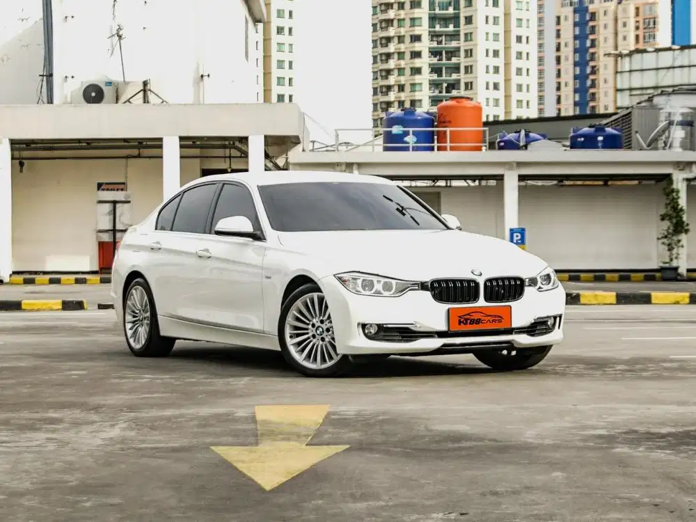 BMW 320i LUXURY (N20)