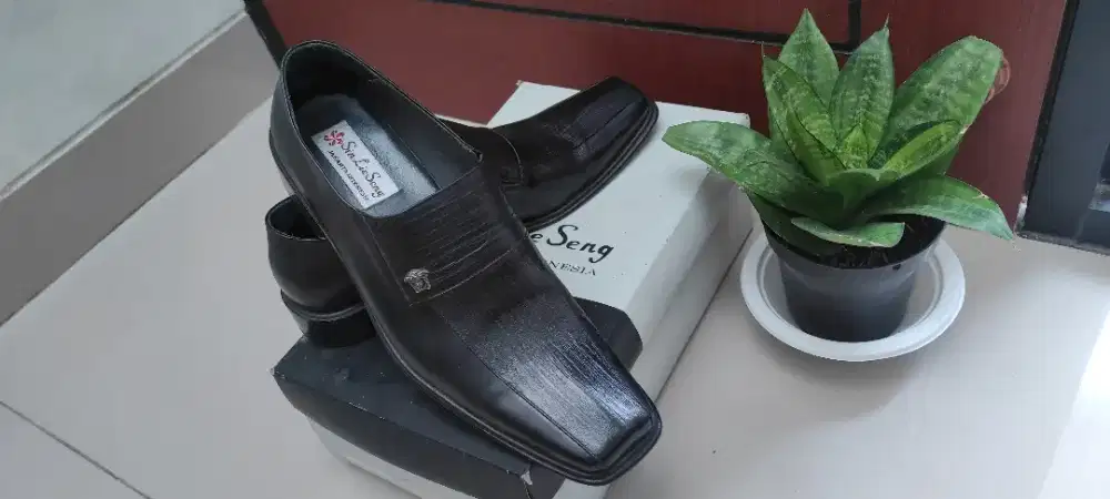 Shoes Sin Lie Seng - Black 42