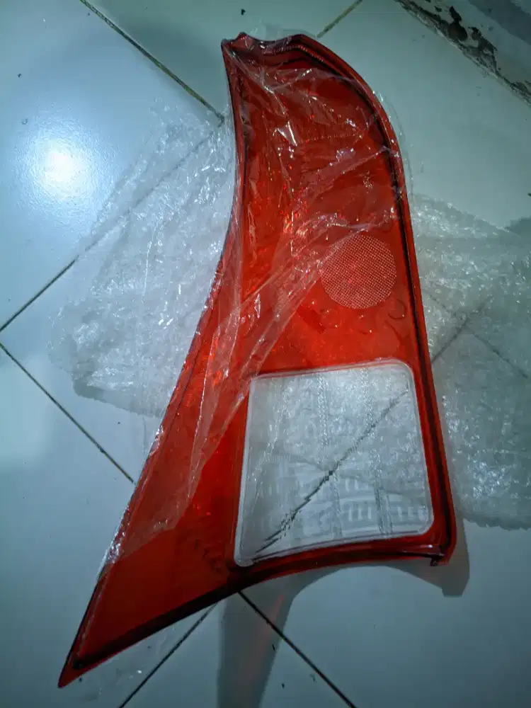 MIKA STOPLAMP KANAN AVANZA 2011-2015