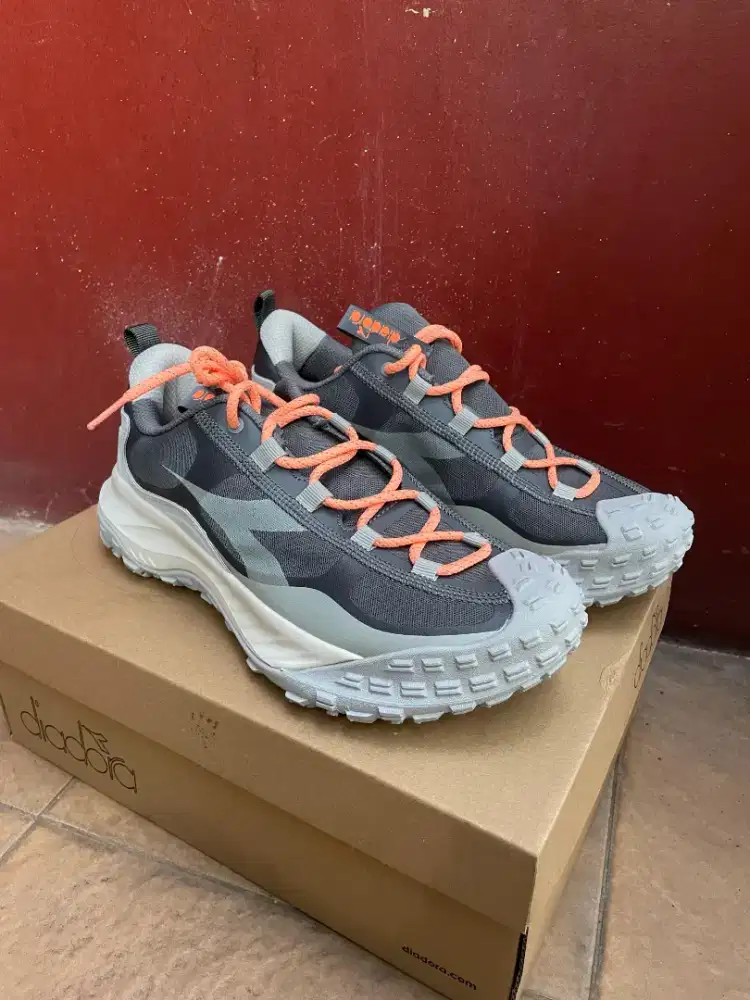 Sepatu Diadora baru