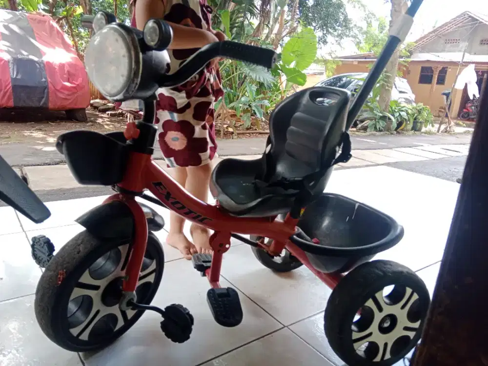 Sepeda anak roda tiga