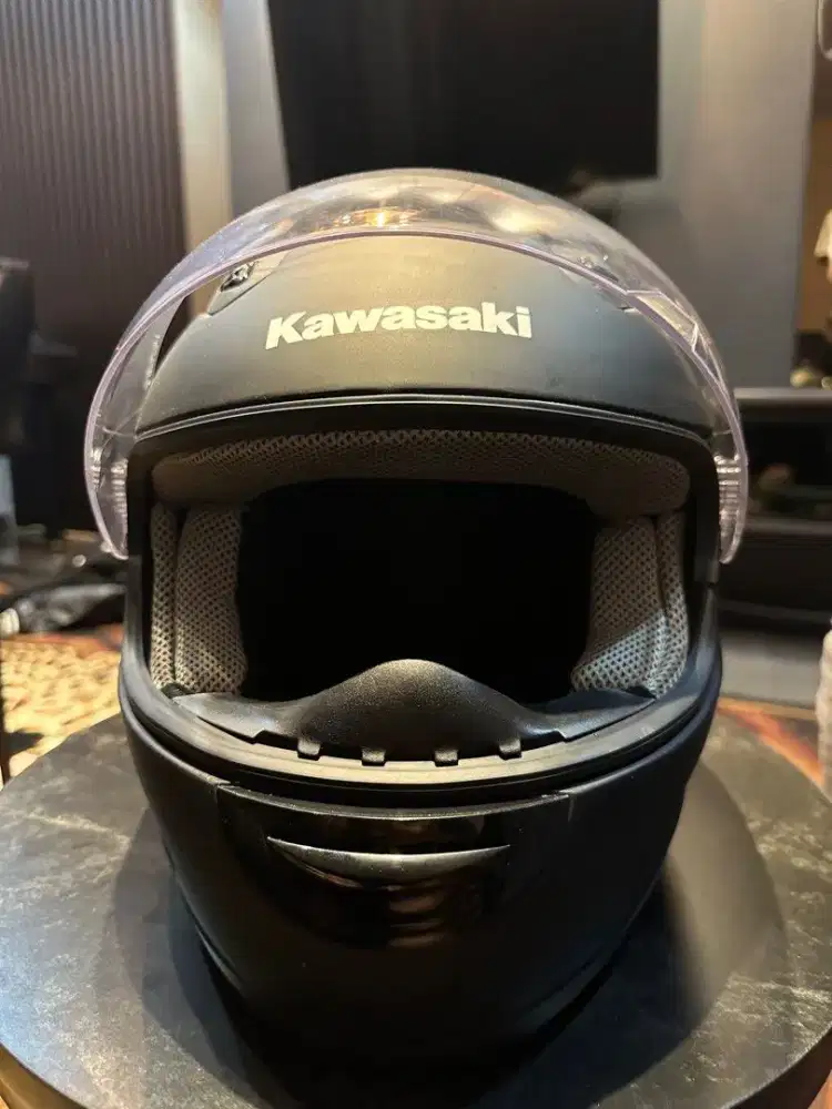 Di jual helm motor Kawasaki warna hitam