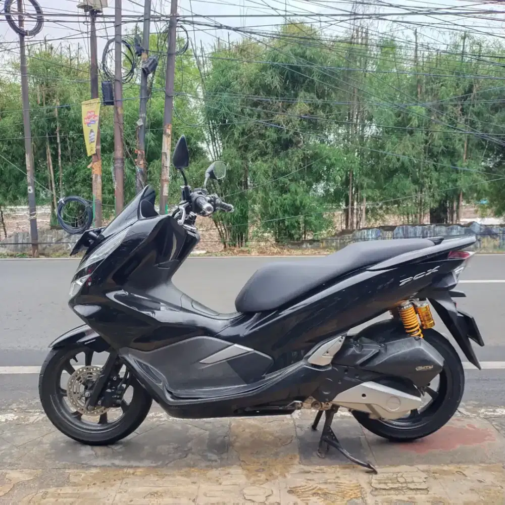 Honda PCX Non ABS 2018 Bagus Lengkap Mesin Cakep