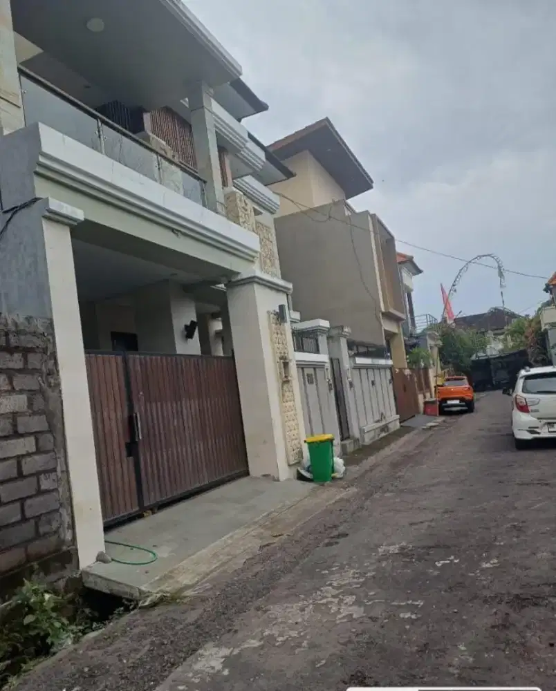 Jual rumah lantai 2 di Jalan Tukad Irawadi Denpasar Bali