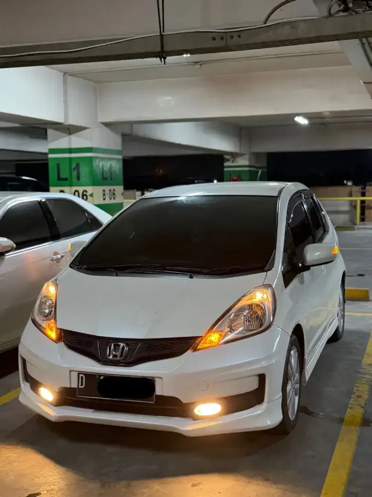 Jazz GE8 RS AT Facelift
Tahun 2011 ss fullset lengkap pajak isi mulus