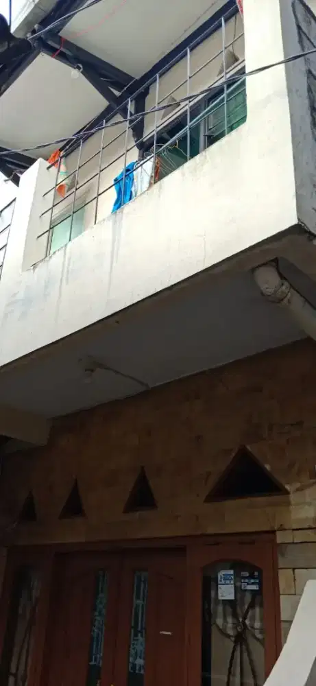 Dikontrakan minimal 1 tahun satu buah rumah permanen