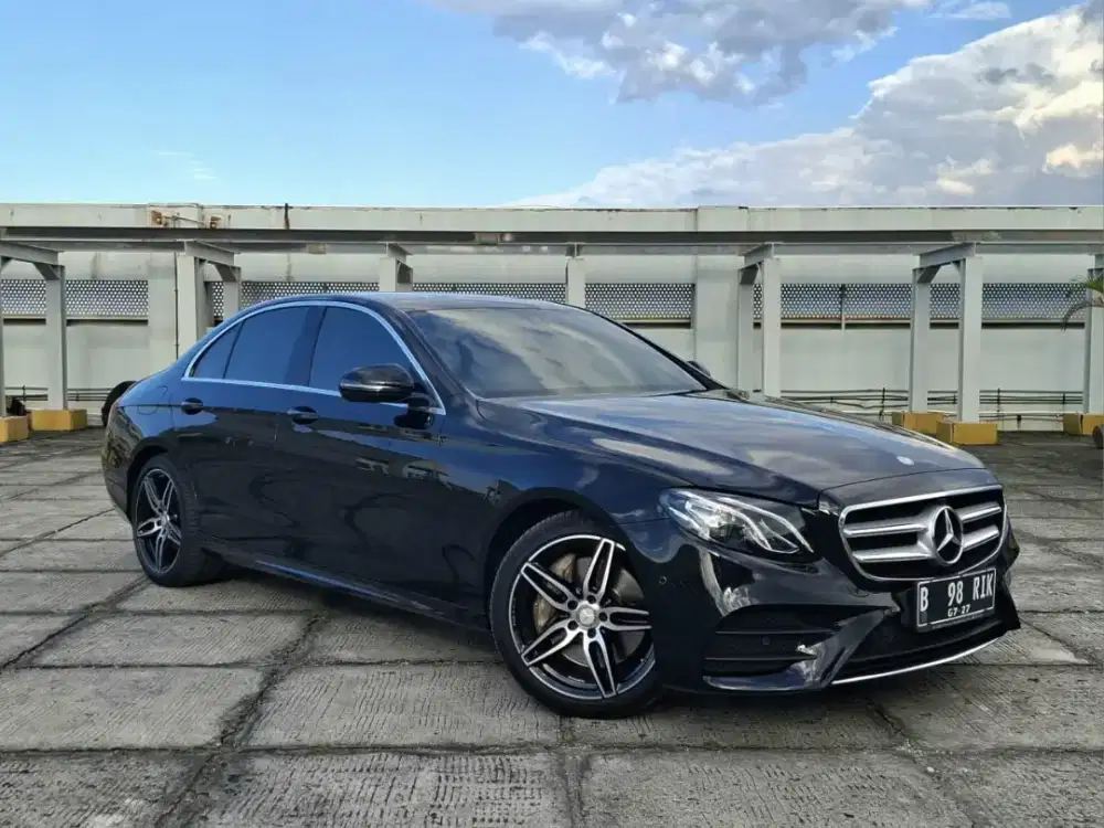 Mercy E300 AMG Line. 2.0 AT. Tahun 2017. Hitam. Low km. Perfect cond