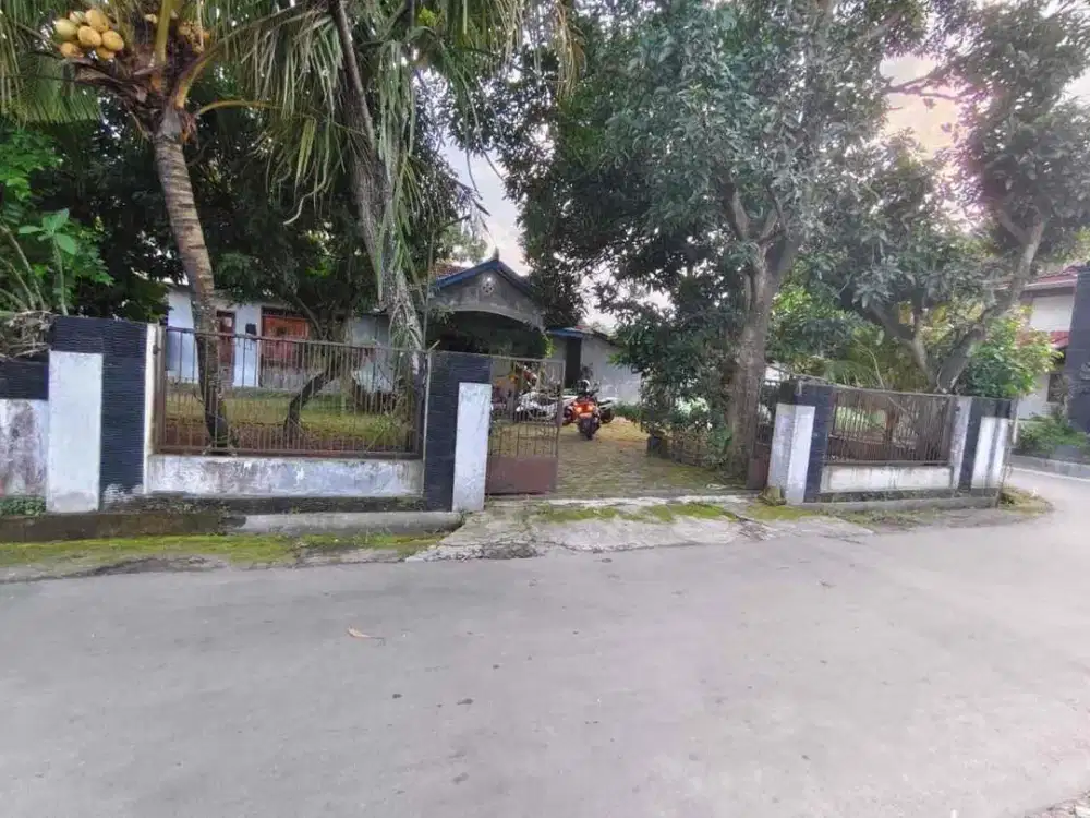 Rumah Second Luas di Perkampungan