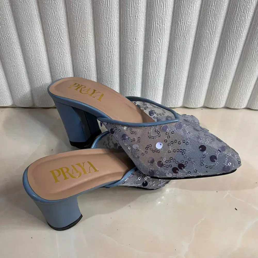 Sepatu Brokat dan Heel