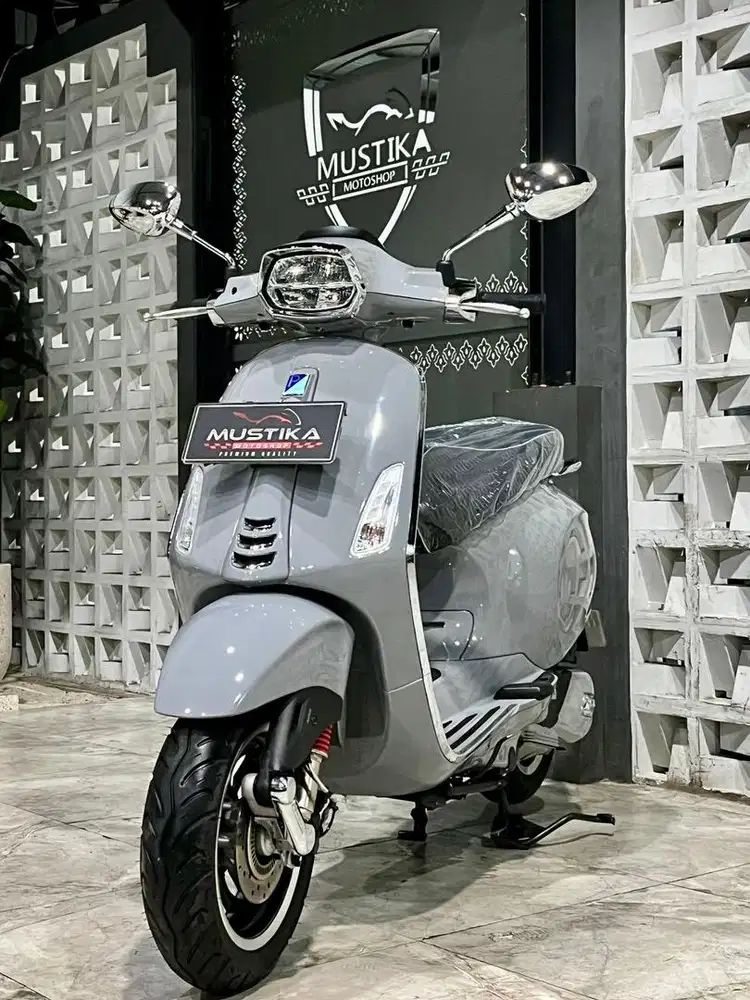 Istimewa ODO 8RB!!Vespa Sprint 150 ABS th 2023 - Ayu Mustika