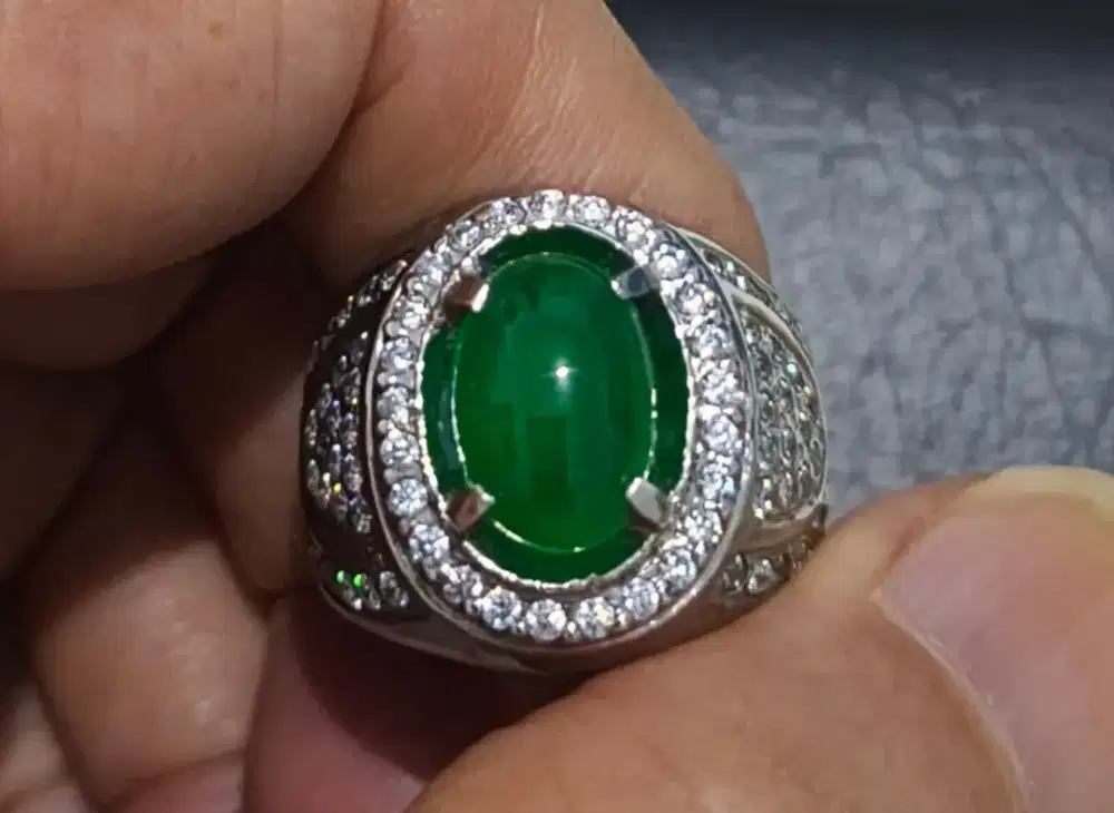 Dijual cincin perak dgn mata batu zamrud Colombia asli ada memo
