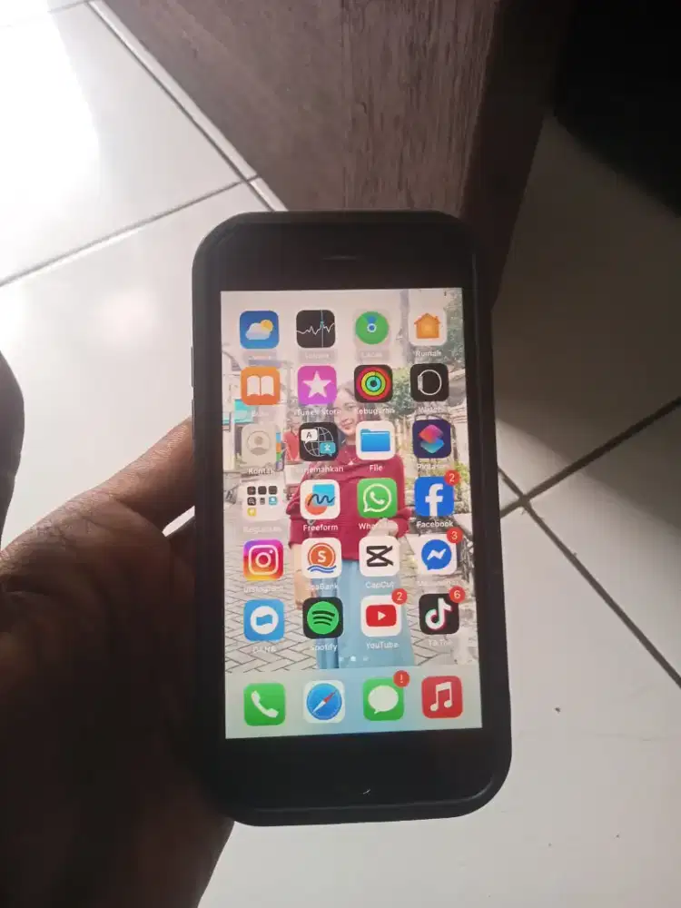 IPhone  8 64 gb hb 100