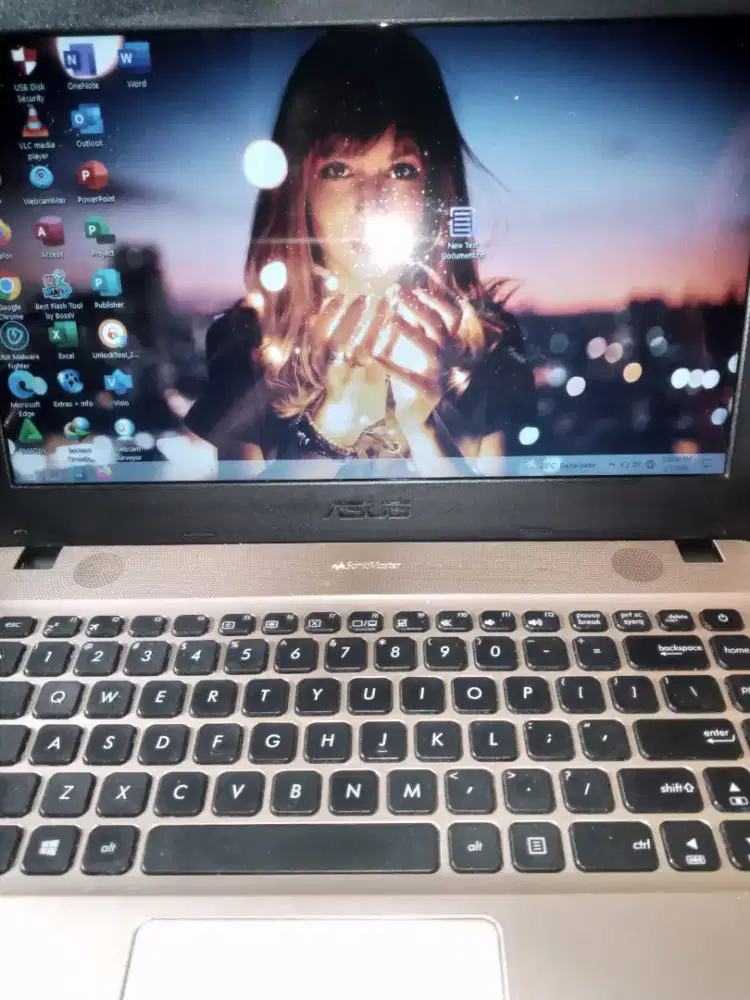 Laptop Asus ram 12  Giga mulus