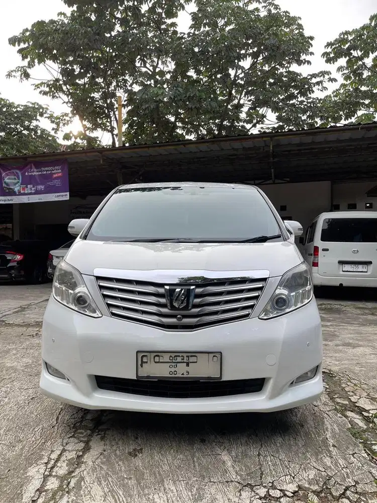 Toyota Alphard Putih