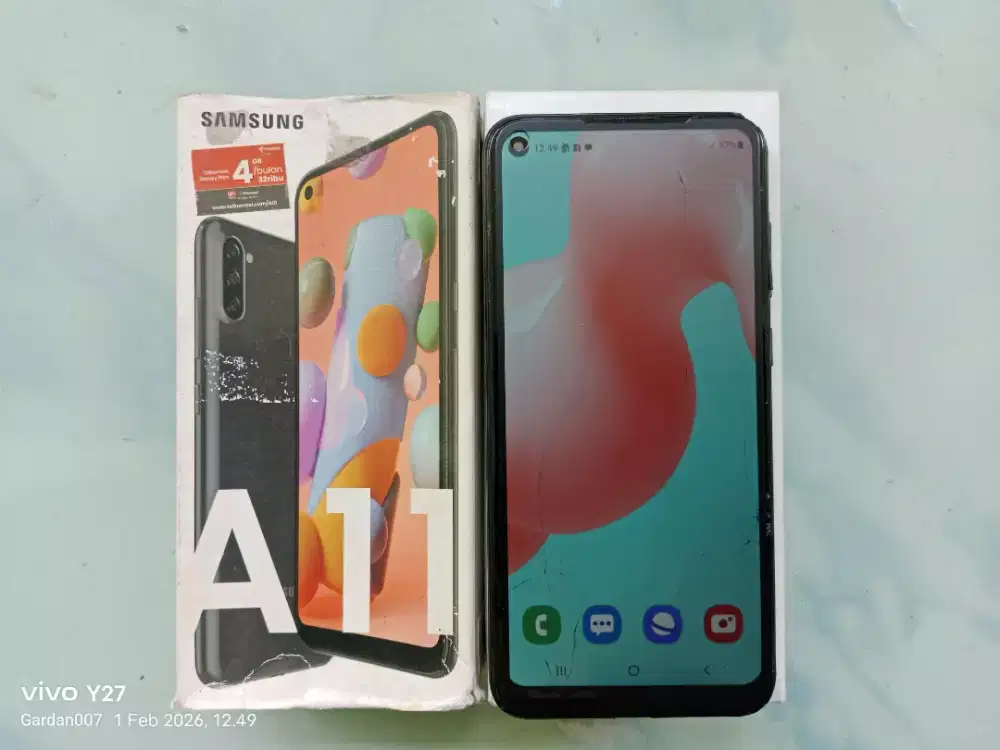 Samsung A11 4G 3/32gb segel minus retak normal