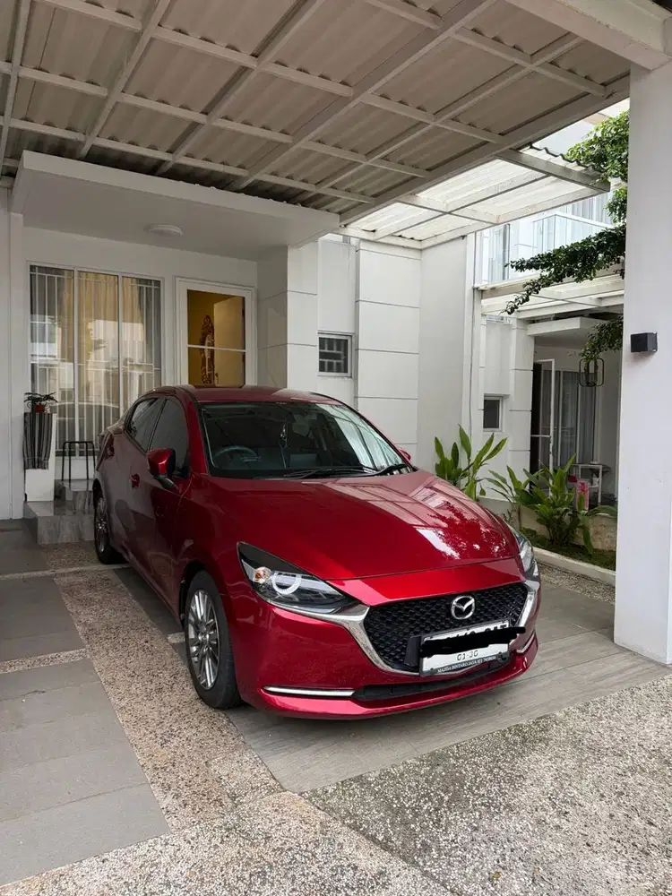 Mazda 2 1.5 GT Skyactiv Bensin-AT 2023 SOUL RED (SEDAN) Tangan pertama