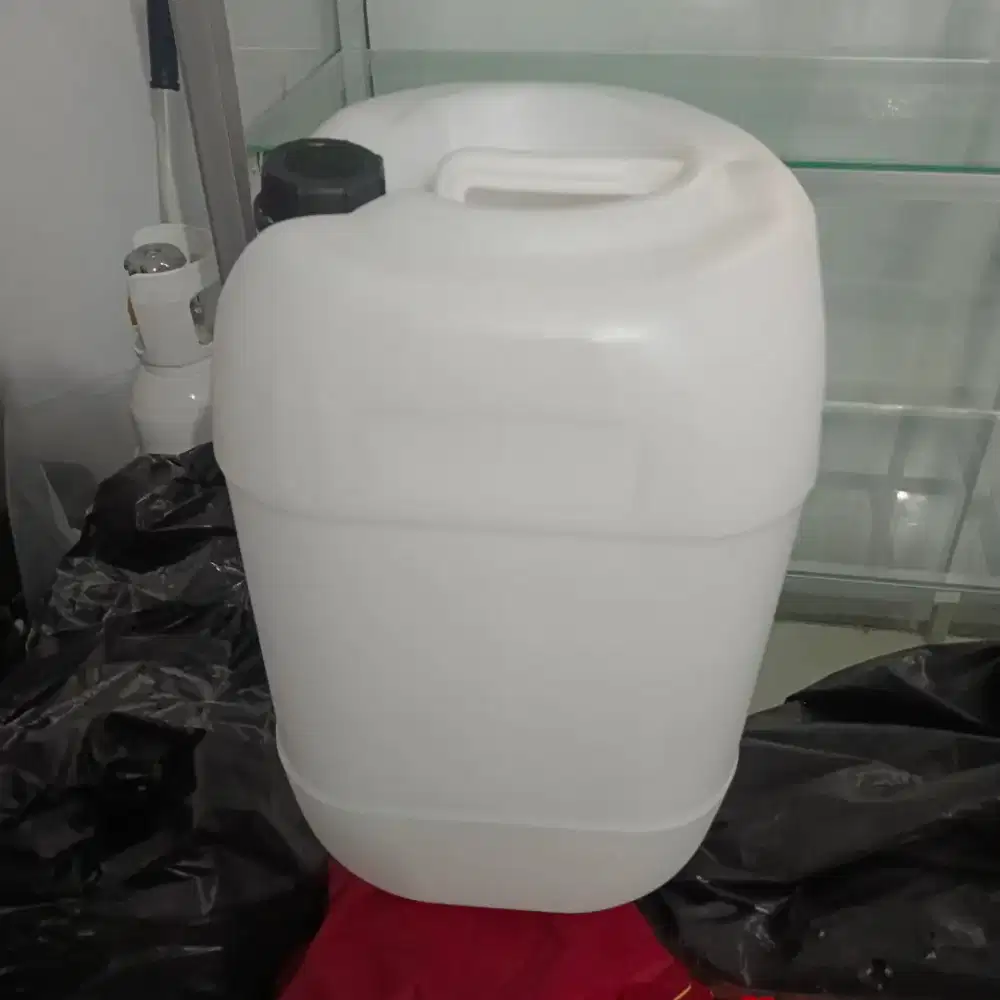 Jerigen bekas bersih