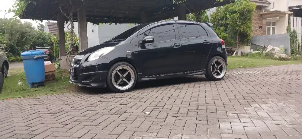 Toyota Yaris MT 2011