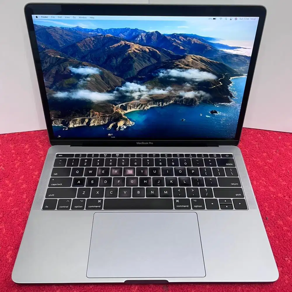 Macbook Pro 13 inch, 2017 Two Thunderbolt 3 Ports Non TouchBar