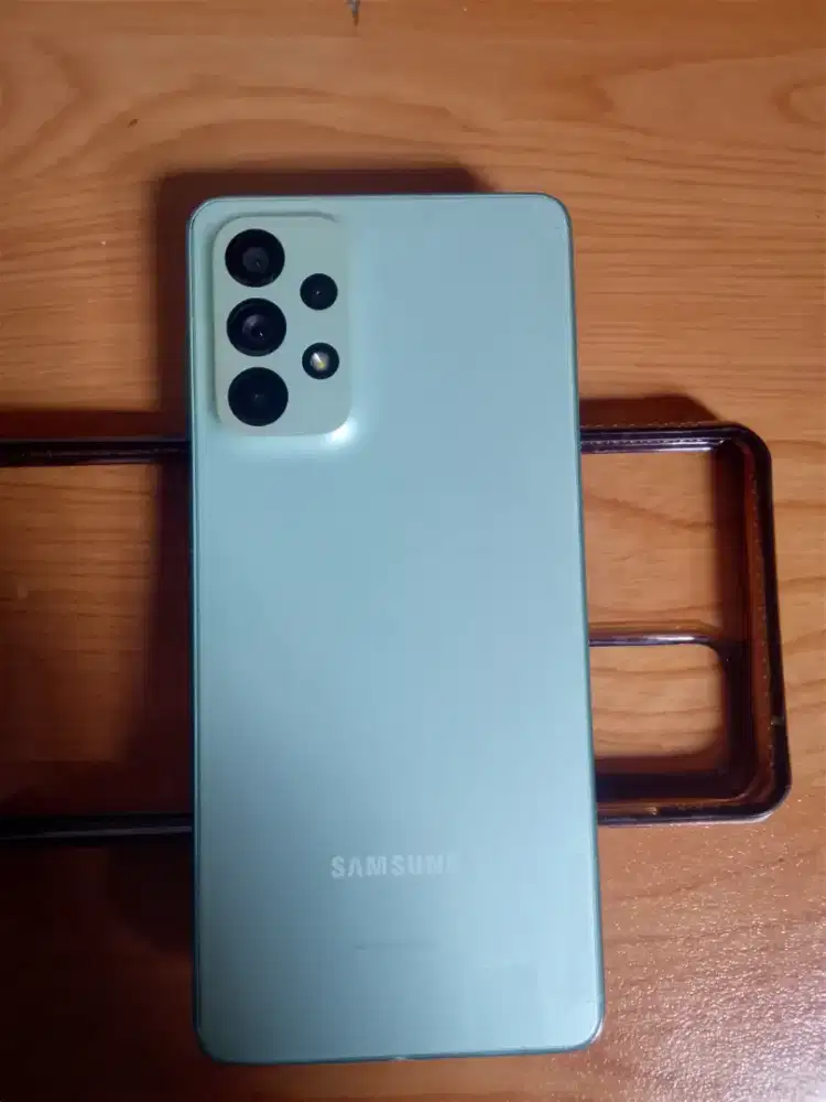 Samsung galaxy a73 5G 8/256 komplit