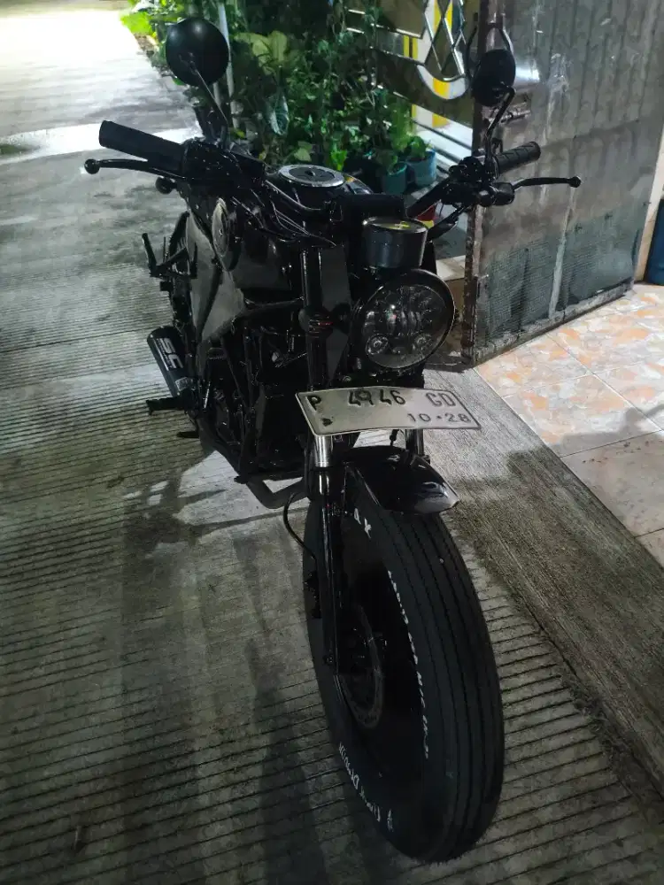Custom motor (CB 150R)