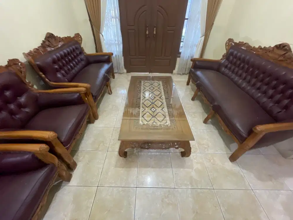 SATU SET MEJA DAN KURSI JATI